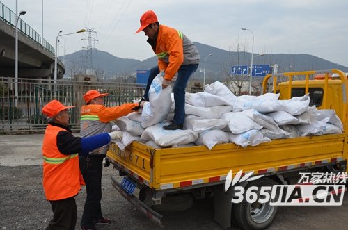 合肥公路局發(fā)布首號冰雪應(yīng)急預(yù)案 儲備大量防滑防凍材料